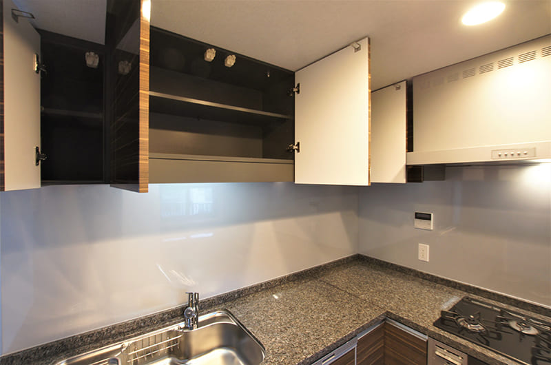 上部吊戸棚(一部住戸採用、写真はAタイプ)