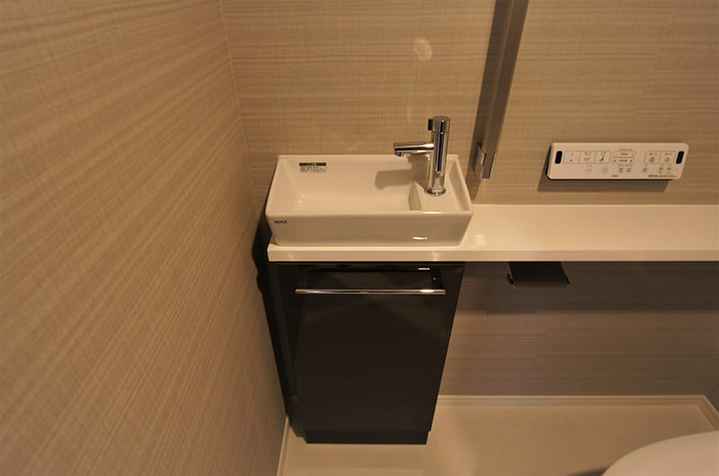 トイレ手洗カウンター